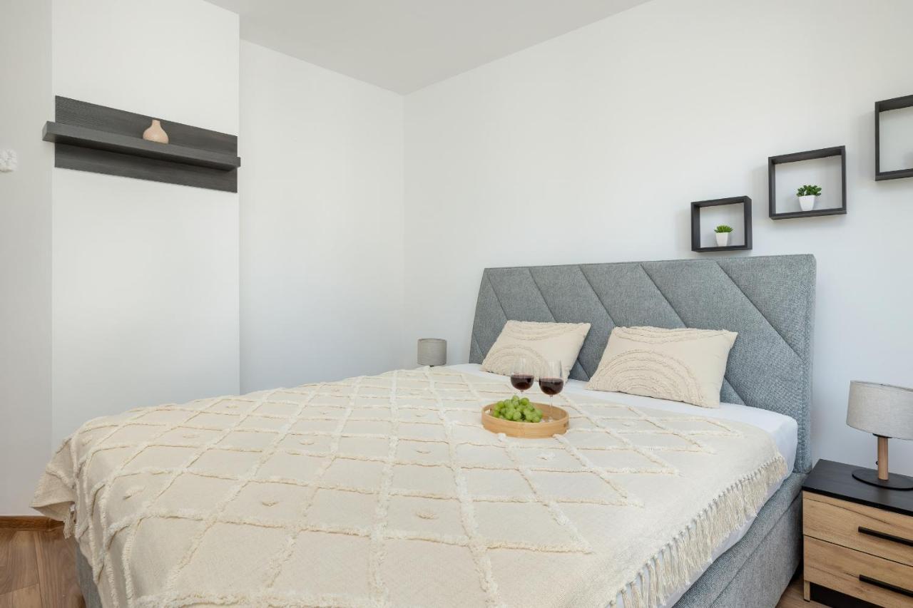 Bright & Spacious Family Apartment In Miedzyzdroje With Parking And 3 Balconies By Noclegi Renters Екстер'єр фото