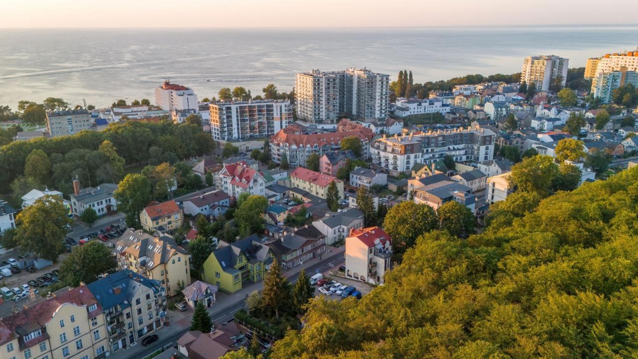 Bright & Spacious Family Apartment In Miedzyzdroje With Parking And 3 Balconies By Noclegi Renters Екстер'єр фото